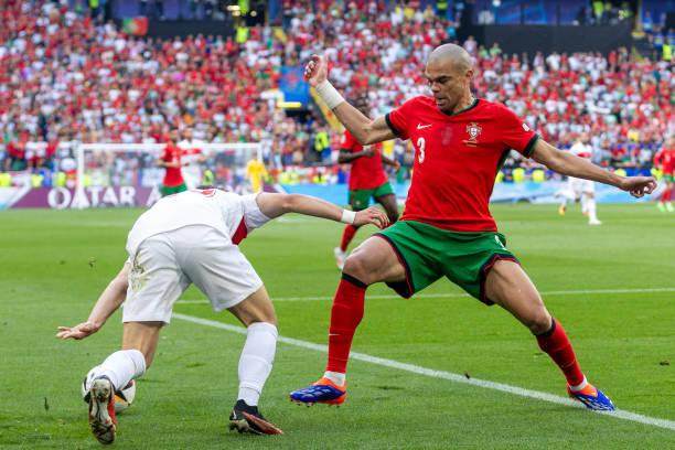 41岁仍是葡萄牙定海神针！如此神勇佩佩何愁下家？