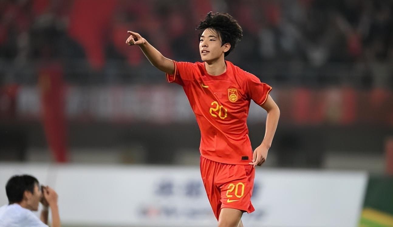 开云-喜讯！徐彬之后又一位中国球员拿到劳工证，已提前加盟英超球队